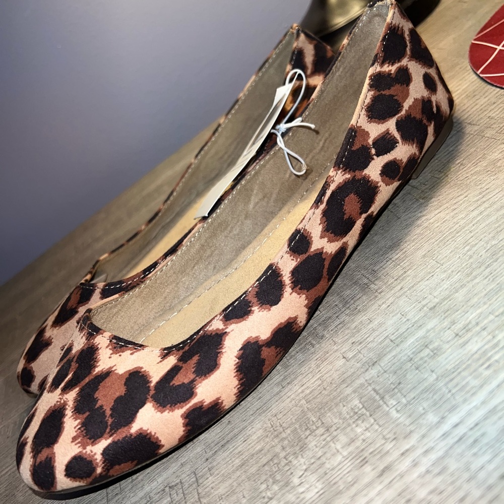 Leopard print flats size 10 NWT
